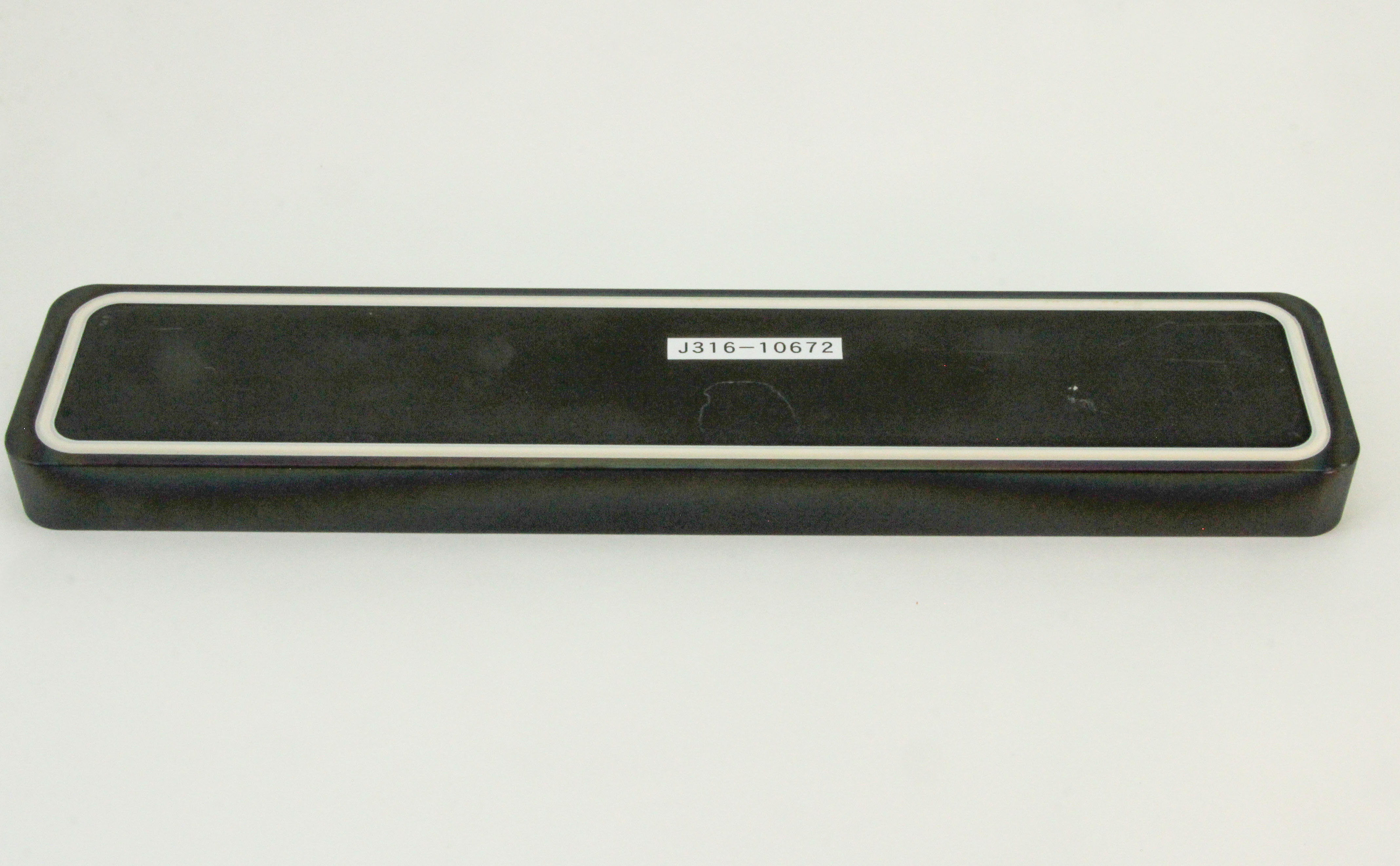 10672 LAM RESEARCH DOOR, W, BONDED SEAL, SLOT VALVE, CHEMRAZ 790